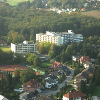 Die Dörenberg-Klinik aus der Luftperspektive
